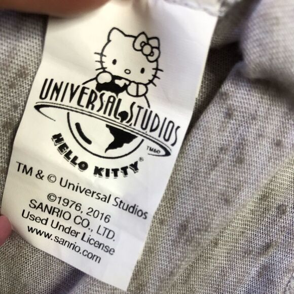 Universal Studios Hello Kitty Short Sleeve Grey T-shirt - Picture 4 of 6